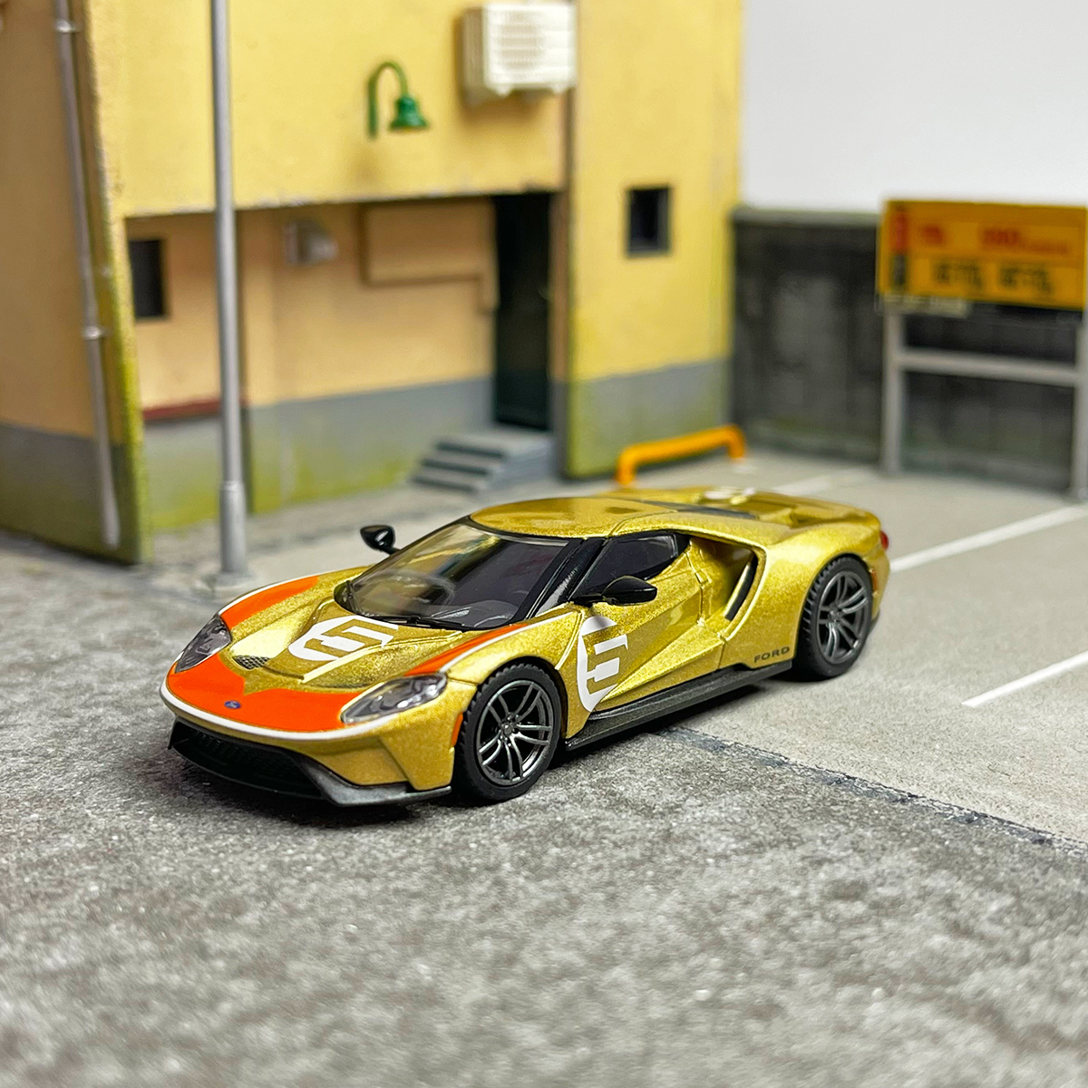 TSM MINI GT 1:64 #536 Ford Ford GT gold alloy car model