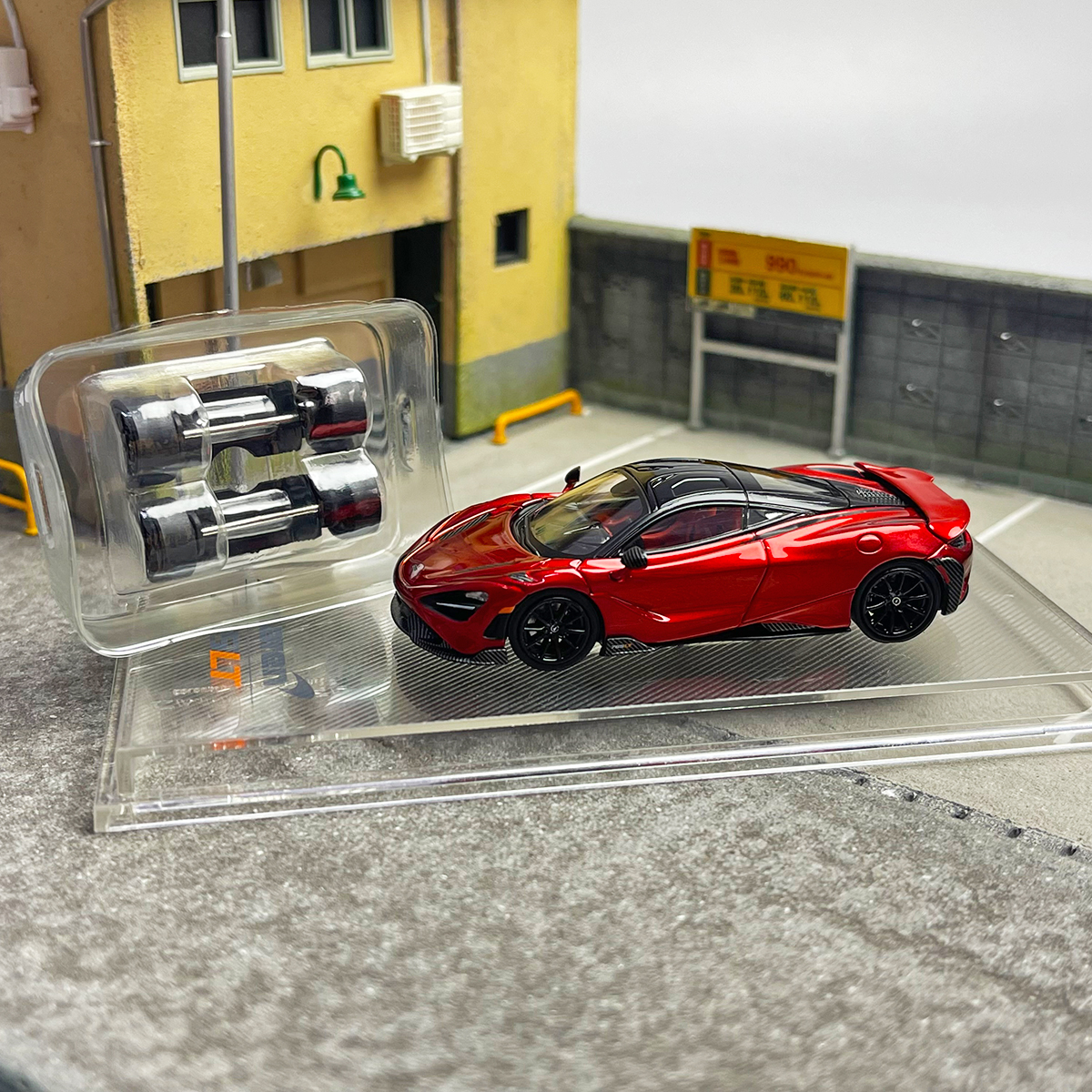 CM MODEL 1:64 McLaren 765LT Alloy car model Collection display