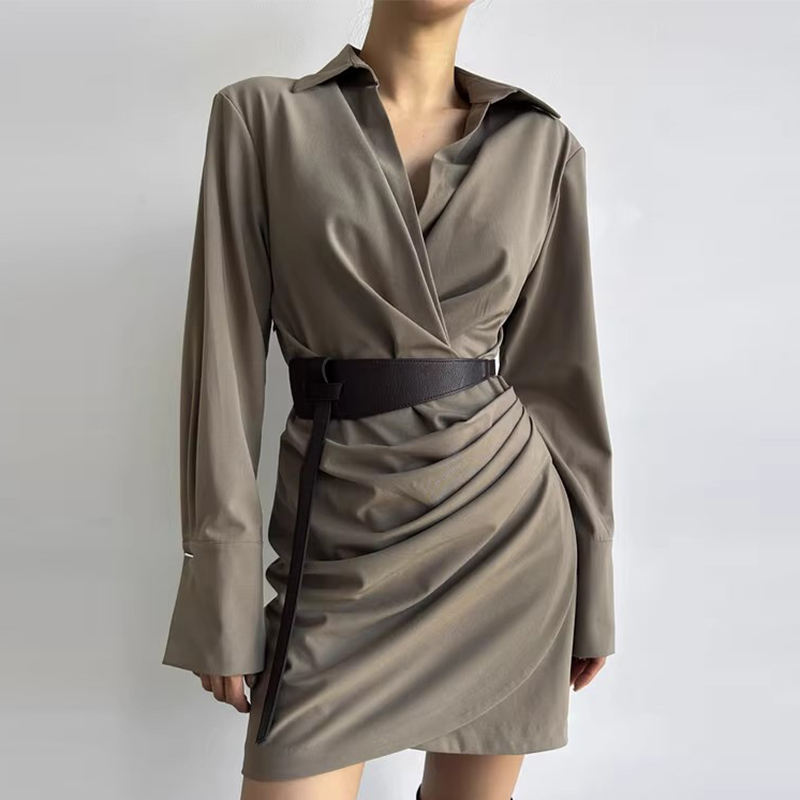 Abito camicia donna maniche lunghe cintura slim fit risvolto colletto asimmetrico plissettato - Foto 6 di 6