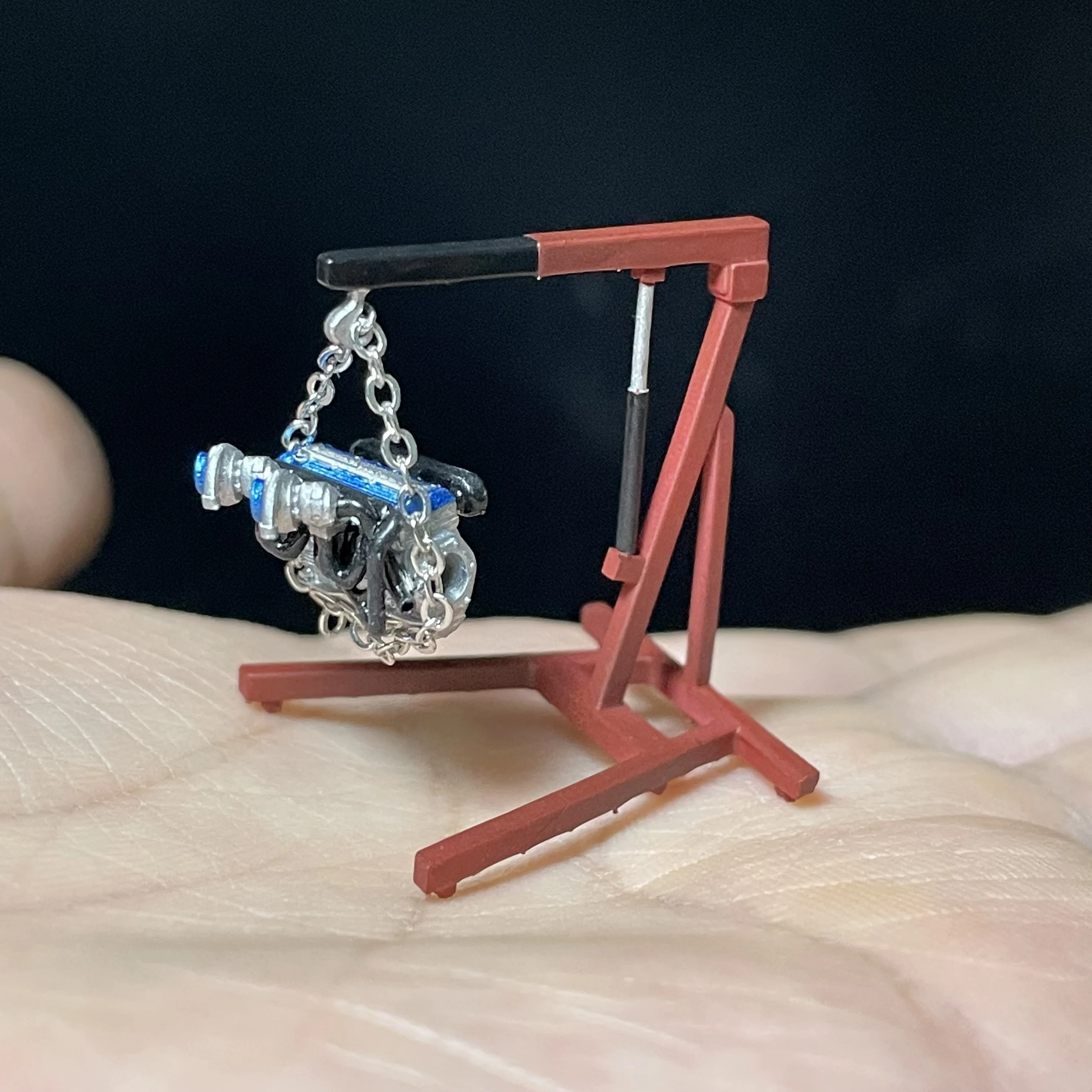 Mesa de herramientas porta motor 1/64 reparación automática modelo coche garaje escena accesorios miniatura - Imagen 29 de 30