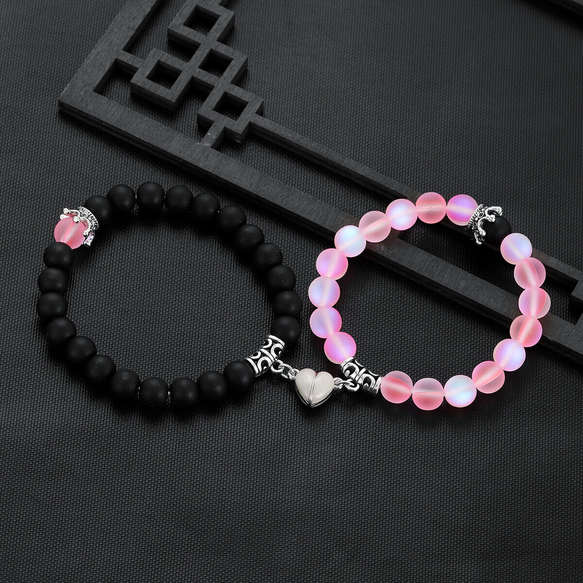ファッションシーンで話題のこれから流行るブランド12選 Beaded Crown 2pcs Charms The In Glow Heart Luminou Bracelet スノーボード