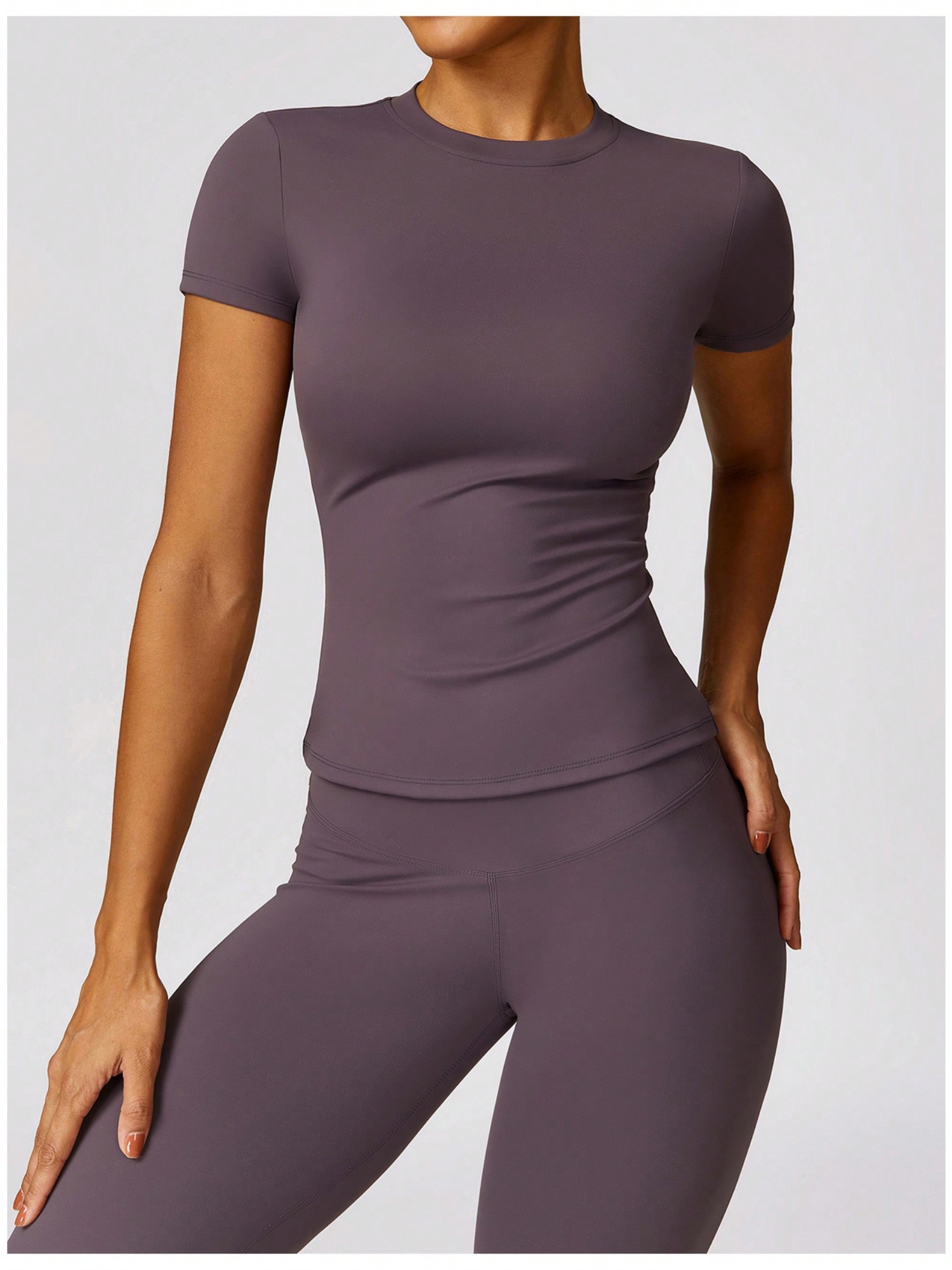 Top ajustado de manga corta con cuello redondo para mujer - Imagen 28 de 31
