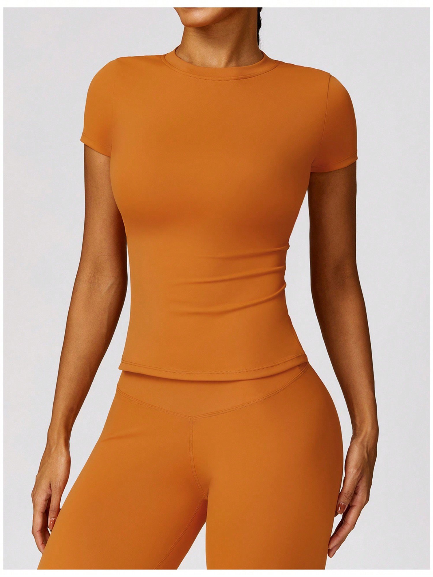 Top ajustado de manga corta con cuello redondo para mujer - Imagen 29 de 31