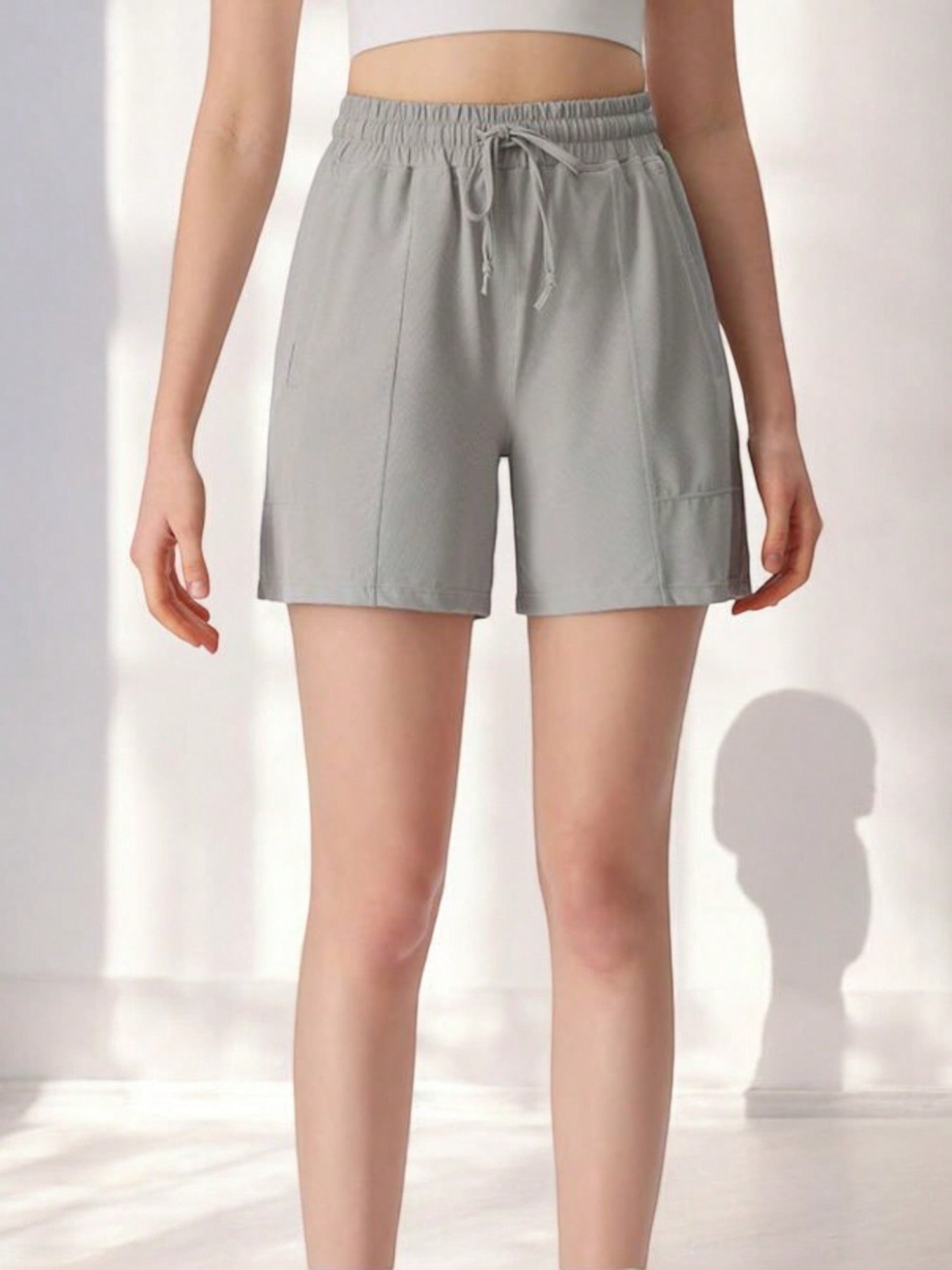 Sportshorts mit hoher Taille und Kordelzug, lockerer Passform und Seitentaschen - Bild 16 von 16