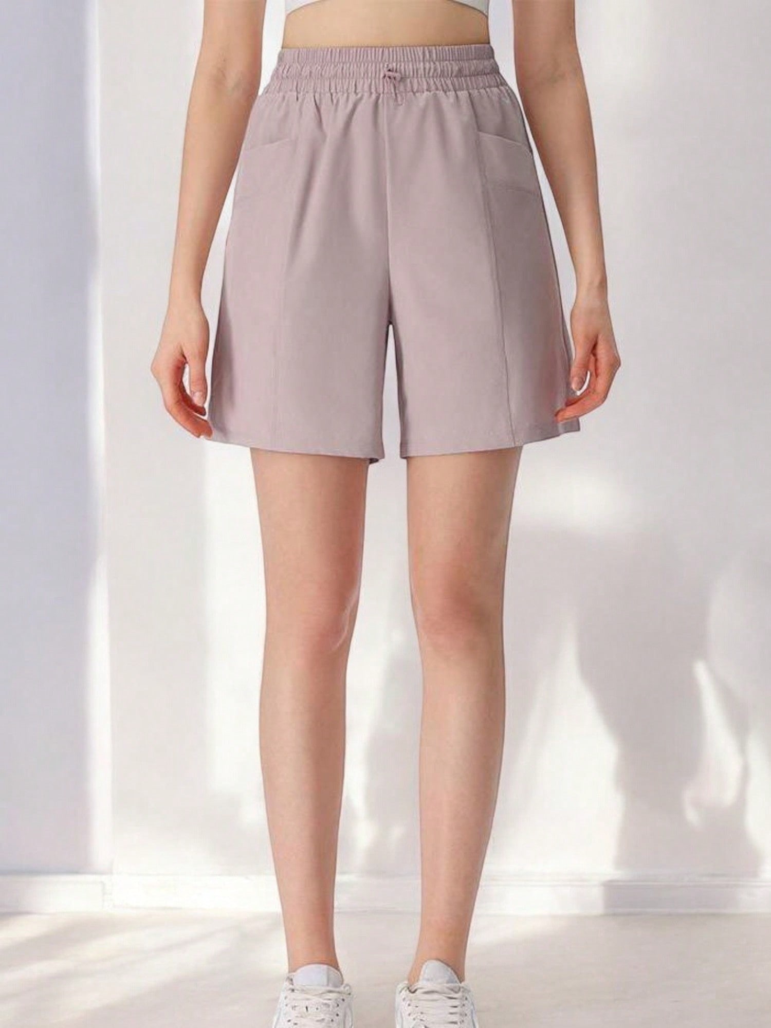 Sportshorts mit hoher Taille und Kordelzug, lockerer Passform und Seitentaschen - Bild 14 von 16
