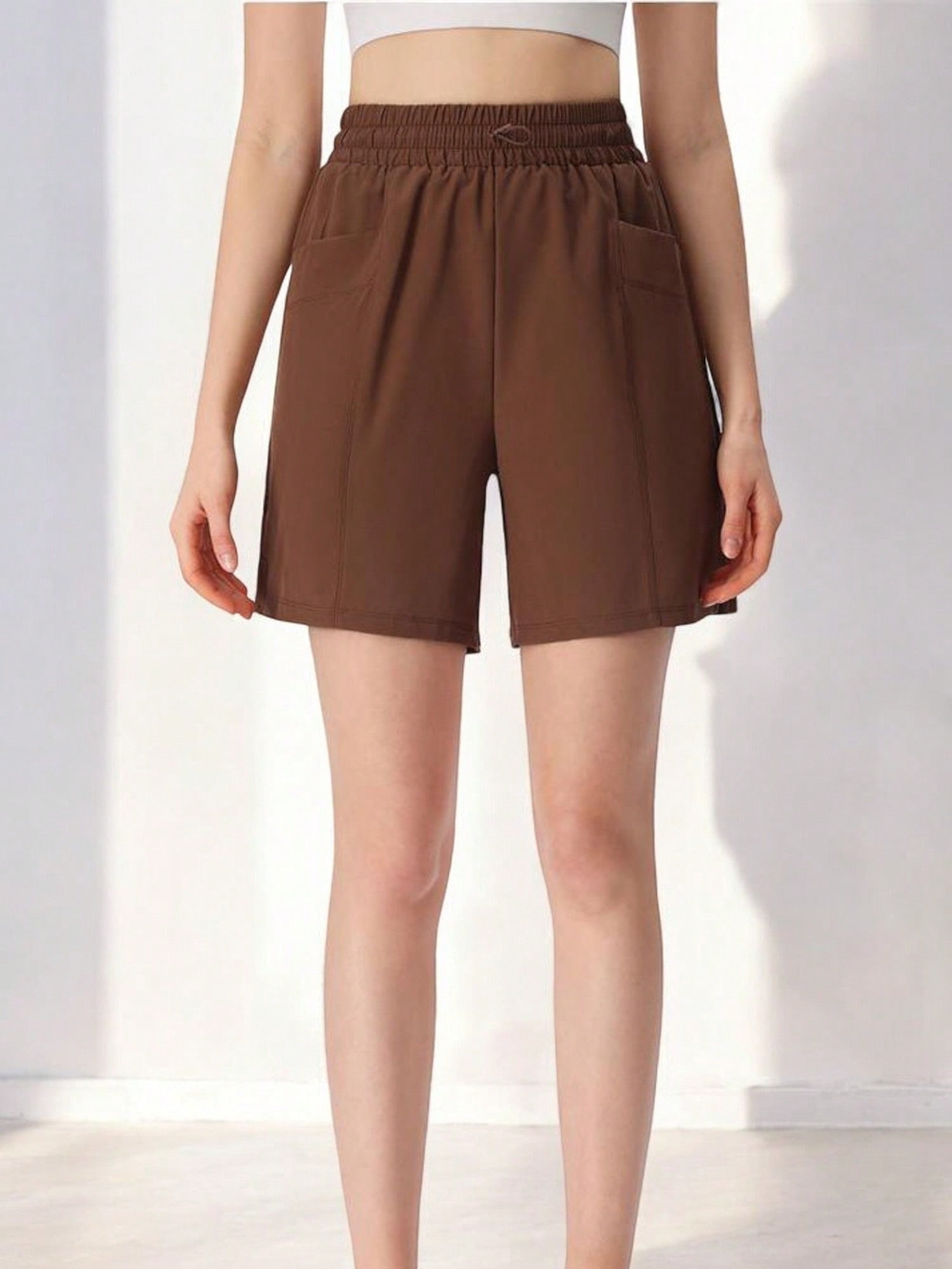 Sportshorts mit hoher Taille und Kordelzug, lockerer Passform und Seitentaschen - Bild 15 von 16