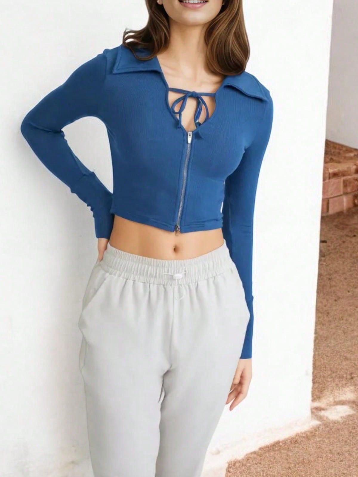 Women's Cropped Zip Up Active Jacket With Ribbed Details And Thumb Holes - Foto 20 di 21