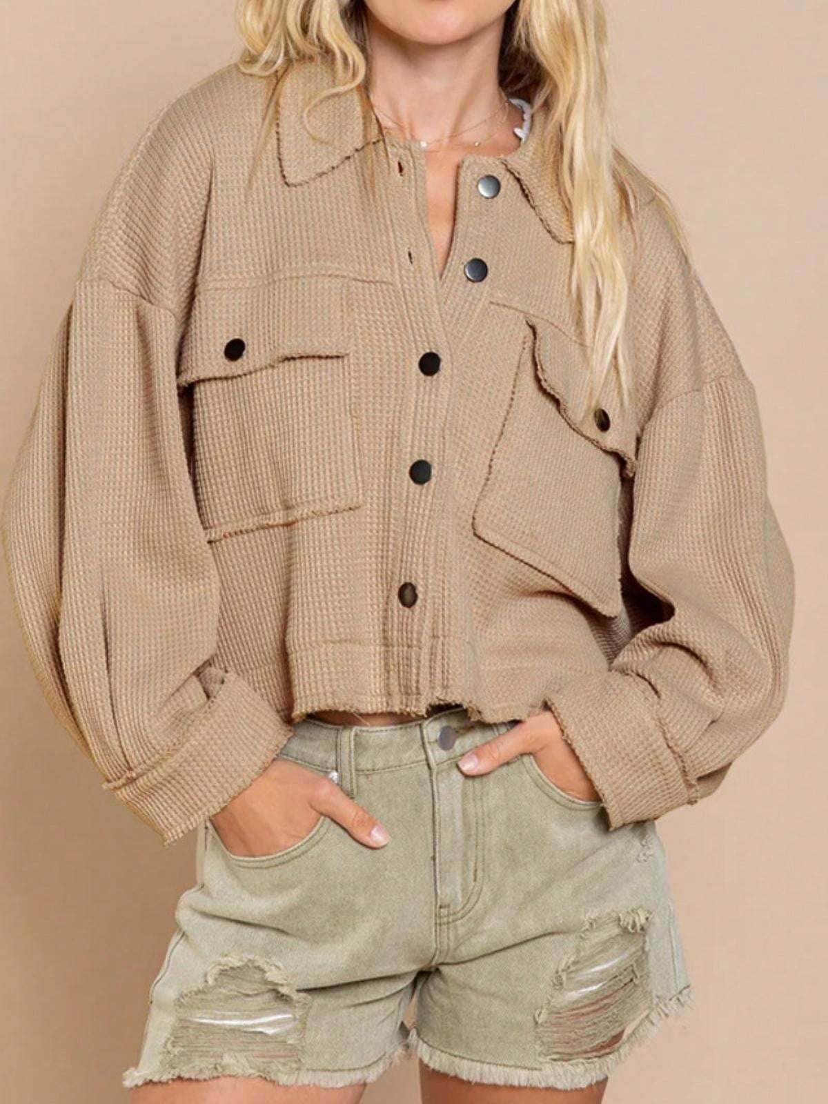 Women's Cropped Button Up Jacket With Chest Pockets And Collared Neckline - Bild 18 von 18