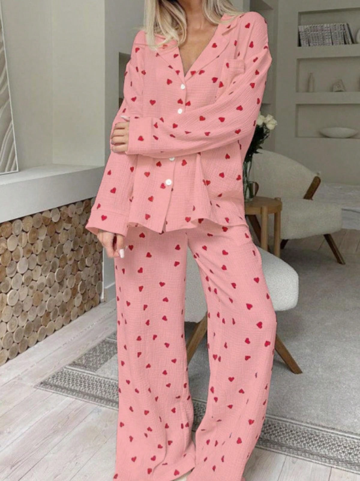 Conjunto de pijama abotonable para mujer con estampado de corazón y cuello con muescas - Imagen 8 de 9