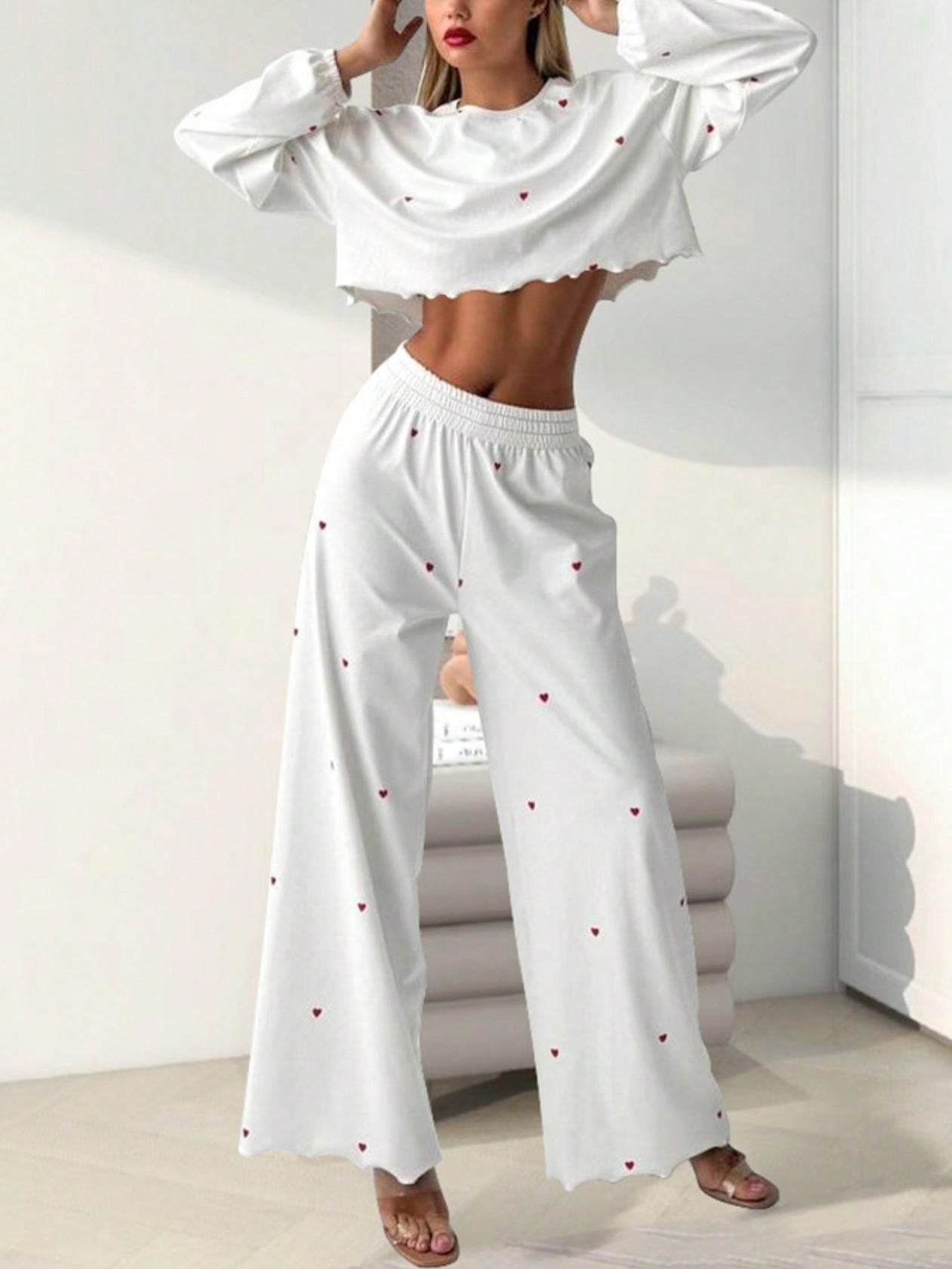 Women's Heart Print Two-Piece Lounge Set With Crop Top And Wide-Leg Pants - Picture 6 of 6