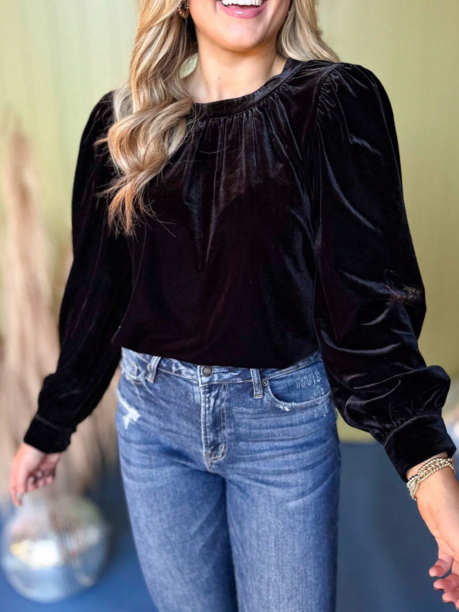 Women's Velvet Long Sleeve Top With Puff Shoulders - Bild 16 von 18