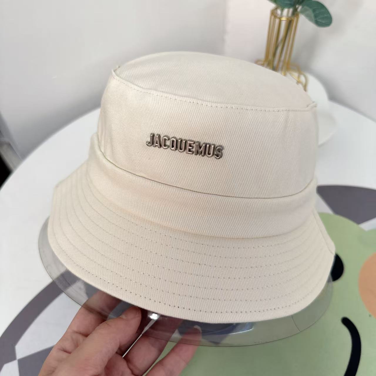 Neuf Jacquemus petit chapeau tendance bord pêcheur chapeau sangle cordon chapeau soleil