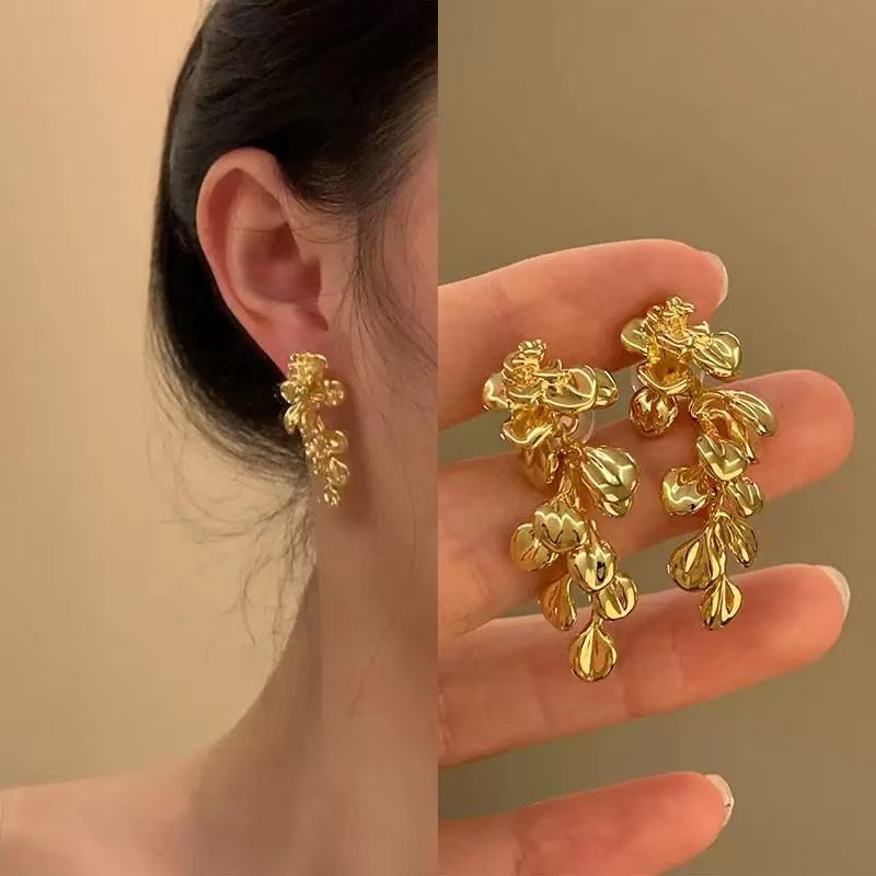Golden Tassel Earrings for Women with Retro Temperament Ear Accessories - Picture 28 of 67