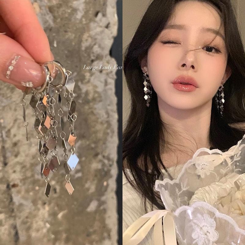 Golden Tassel Earrings for Women with Retro Temperament Ear Accessories - Picture 34 of 67