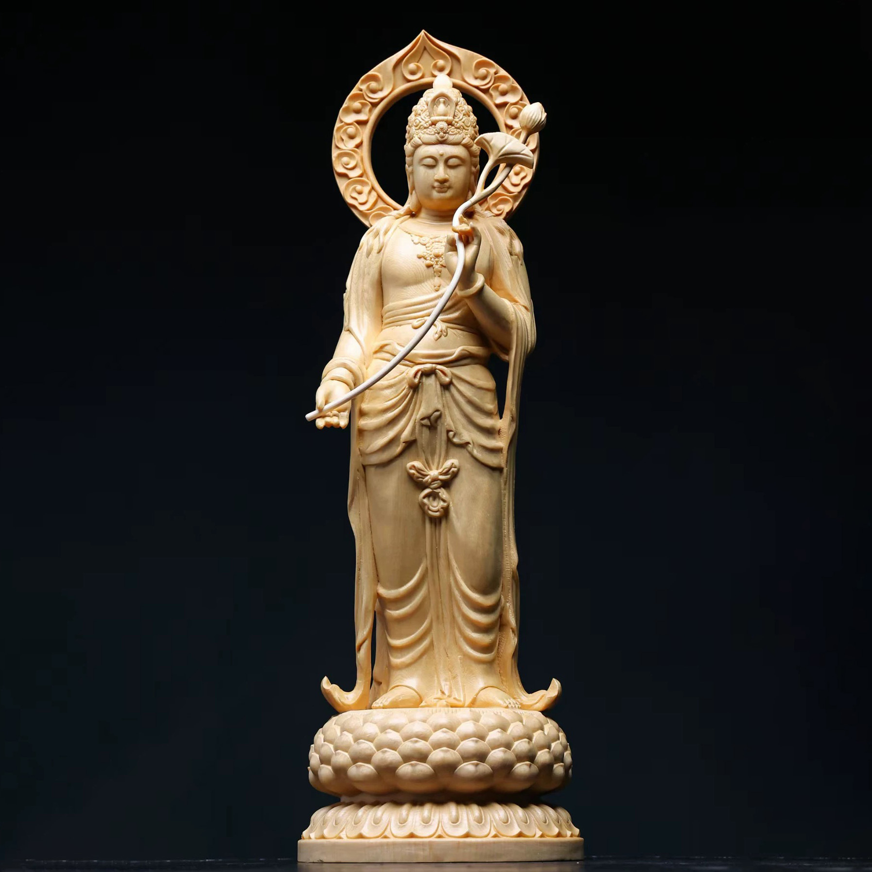 In Zypressenholz geschnitzt, sind Guanyin Buddha und Bodhisattva Statuen verankert und - Bild 16 von 16
