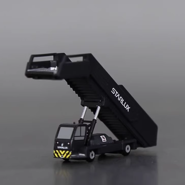 Camión escalera aeropuerto escala 1/400 hecho a mano impreso acabado modelado 3D coche - Imagen 25 de 26