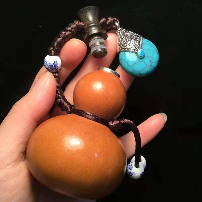 Mini Bottle of Wine Small Gourd Cultural and Playful Handle Gourd Pendant - Picture 7 of 7